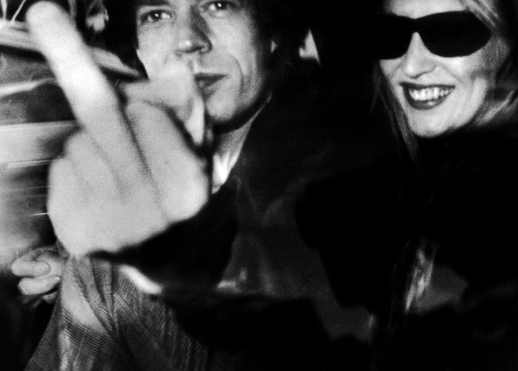 88_NICK_19830116_Jagger Hall finger shot